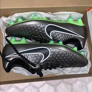 BRAND NEW NIKE SOCCER CLEATS- MAGISTA ONDA FG